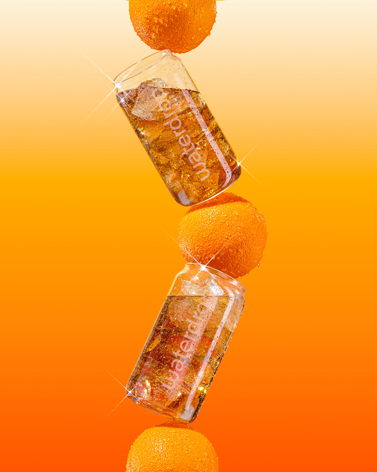 Canette Cola en verre with oranges and fizzy drink.