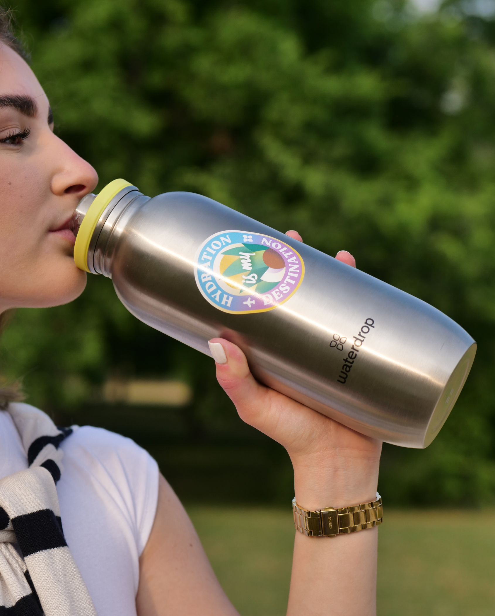 Sticker pour Bouteille, highlighting hydration message.