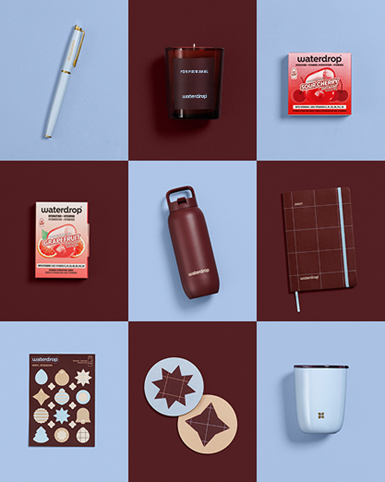 grille de neuf produits lifestyle : stylo, bouteille bordeaux, boîtes rouges, carnet à carreaux, emporte-pièces pour biscuits, formes d’étoiles et tasse bleu clair.