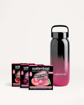Bouteille réutilisable dégradé noir à rose avec plusieurs sachets de goût.