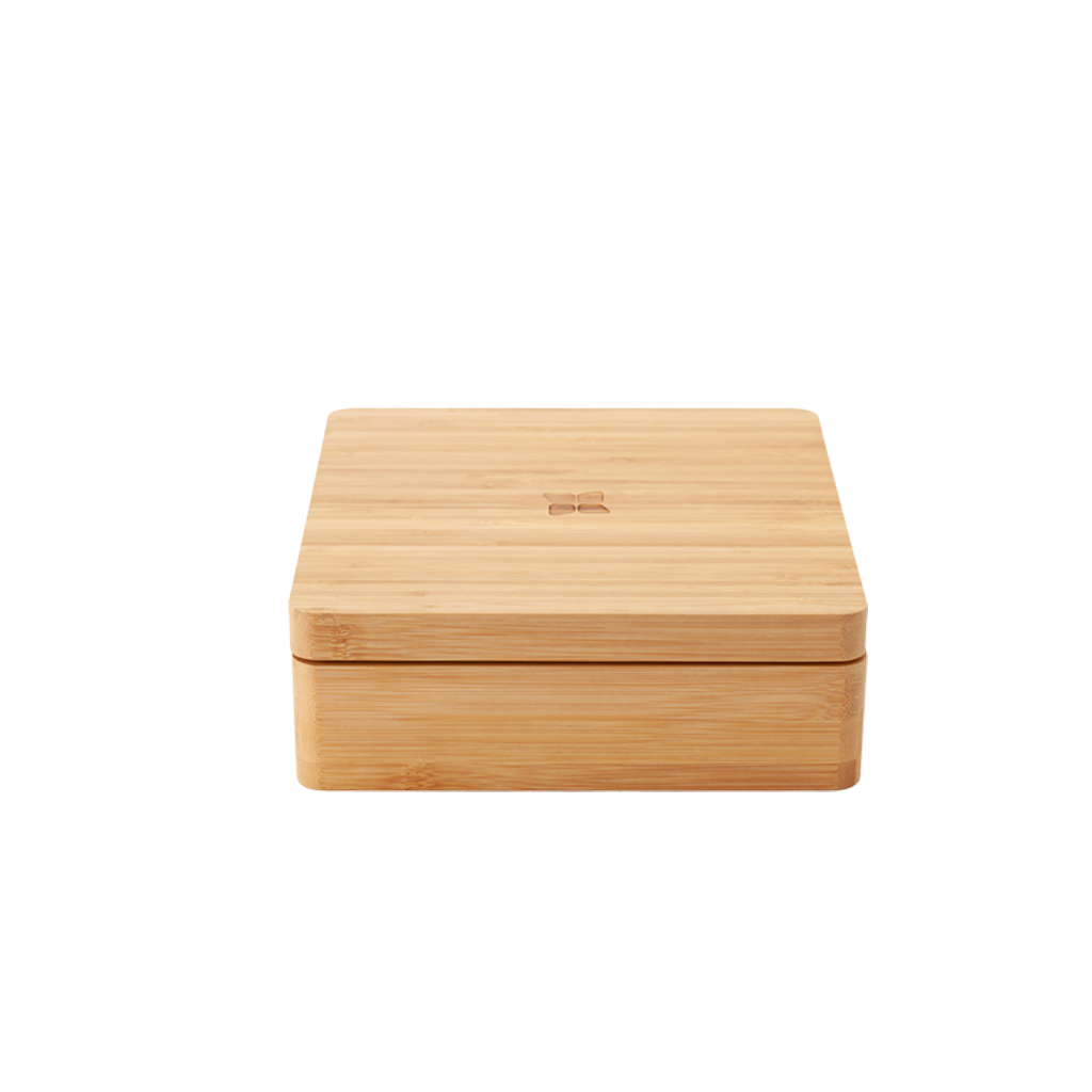 Grande Boîte de Présentation wooden box with lid.